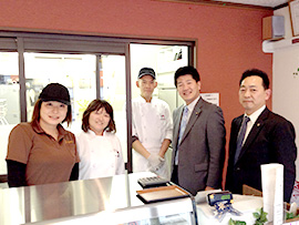 石川参議院議員と松原市にある企業を訪問